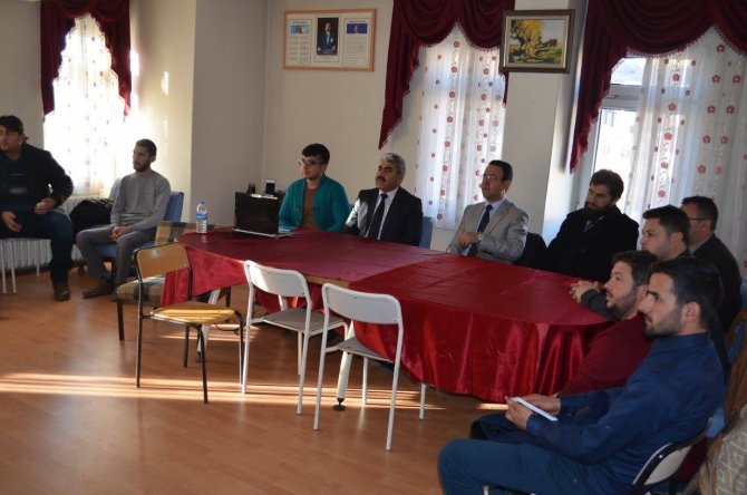 Kaymakam Özdemir, girişimcilik kursunda incelemede bulundu