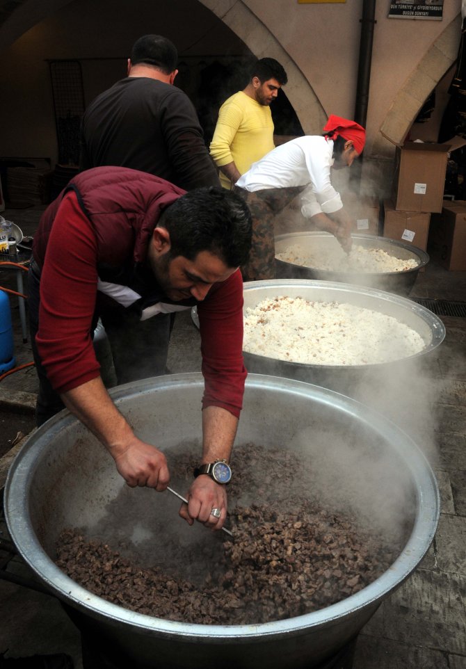 Kahramanmaraş'ta şehitler anısına etli pilav dağıtıldı