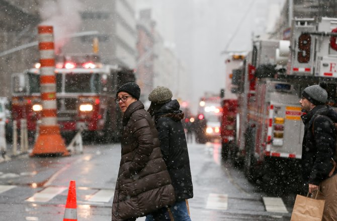 New York'ta inşaat vinci devrildi: 1 ölü, 2 yaralı