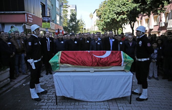 Adana'da tır ile otomobil çarpıştı: 3 ölü