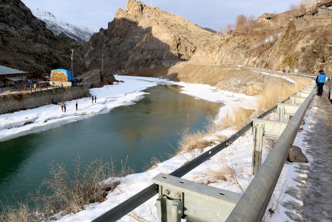 Erzurum'da Çoruh Nehri'ne düşen çocuk