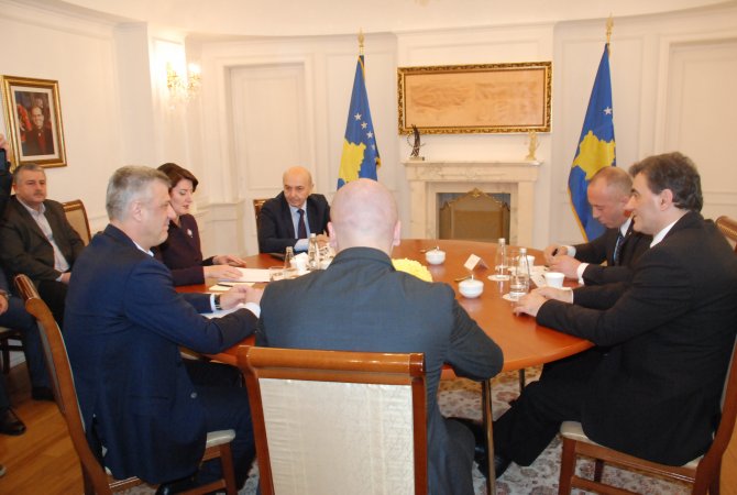 Kosova'da muhalefet erken seçim talebini yineledi