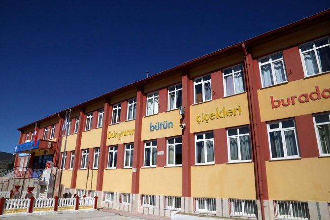 Sevim öğretmenin adı, mezun olduğu okulda yaşayacak