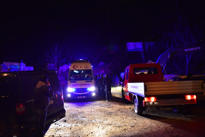 Trabzon'da iş makinesi devrildi: 1 ölü