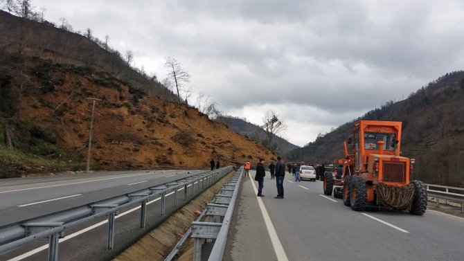 Uzungöl yolu ulaşıma kapandı