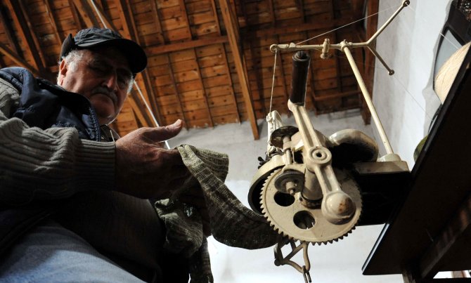 Asırlık çorap örme makinesi alıcısını bekliyor