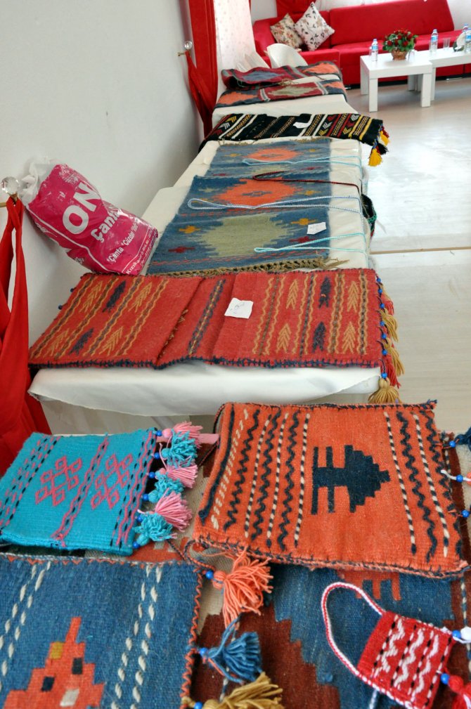 Dokuma kilim ve halılar kadınların elinde hayat buluyor