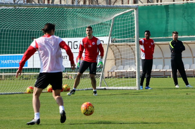Eto'o takımını Eskişehirspor maçına hazırlıyor