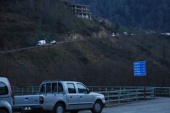 Uzungöl yolu tek şeritten ulaşıma açıldı