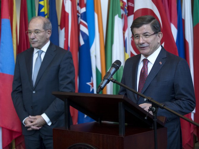 Başbakan Davutoğlu Hollanda'da