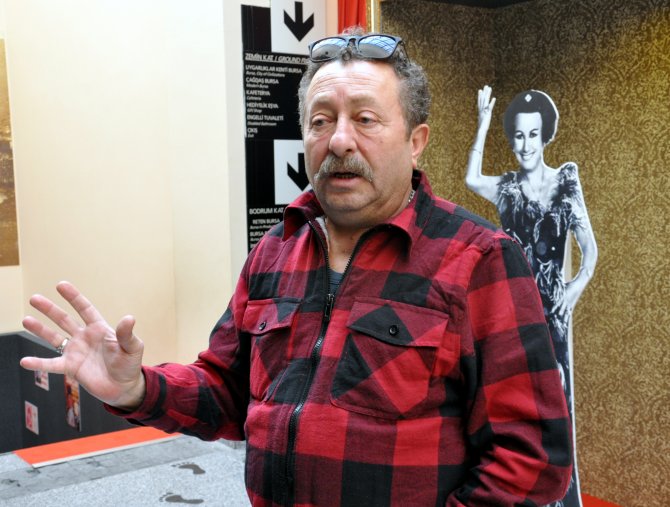 Bursalı sanatçıların eşyaları "Sahne Bursa" sergisinde