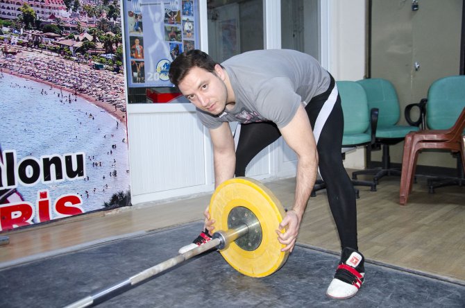 Savaş, Suriyeli milli haltercinin hayallerini de yıktı