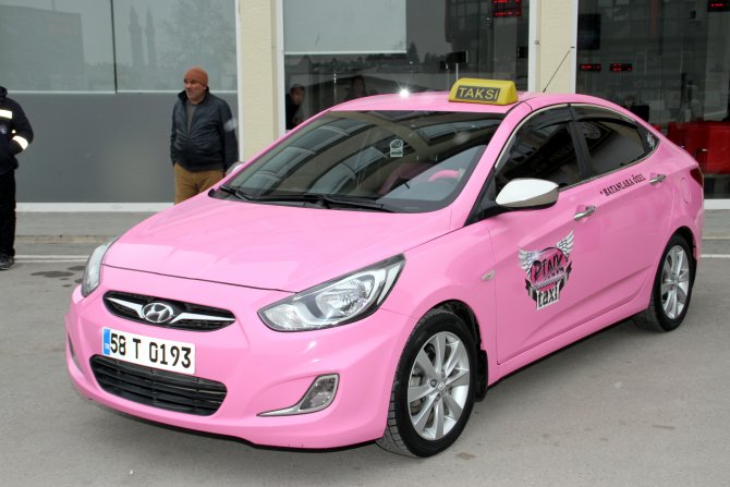 Kadınlara özel "pembe taksi"