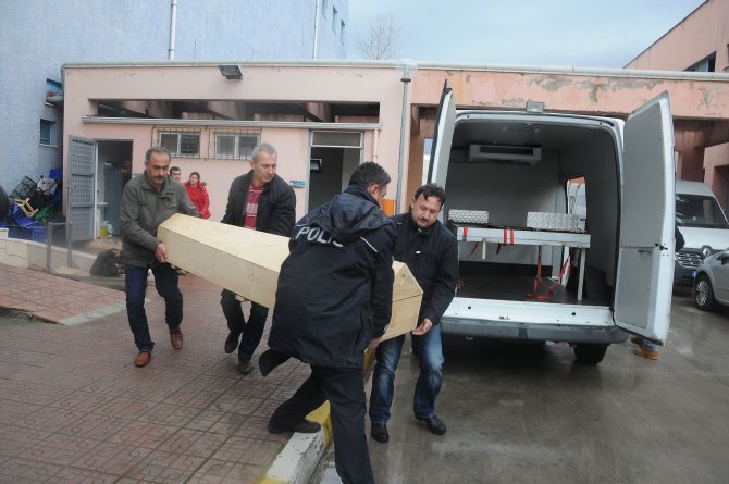 Kızını silahla yaraladıktan sonra intihar etti