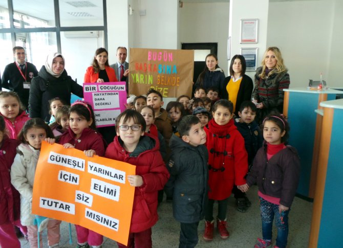 Kumbaralarındaki paralarını lösemi hastası Sudenaz'a gönderdile