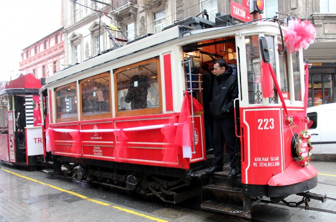 Nostaljik tramvaylar 102. yaşını kutladı