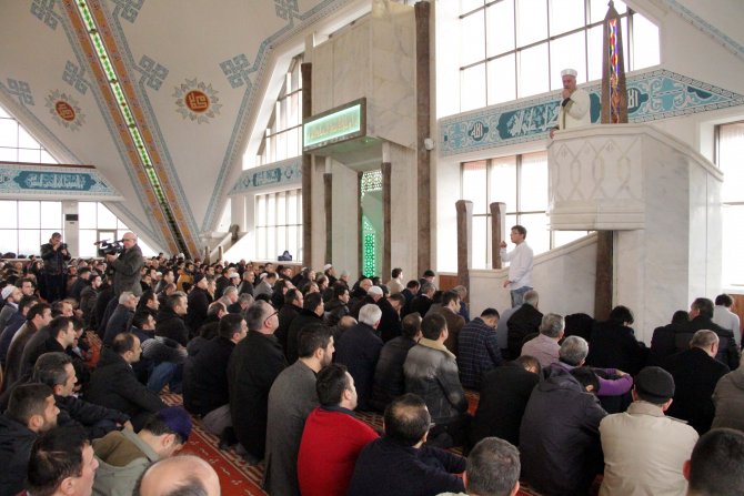 Cuma hutbesi işaret diliyle de anlatıldı