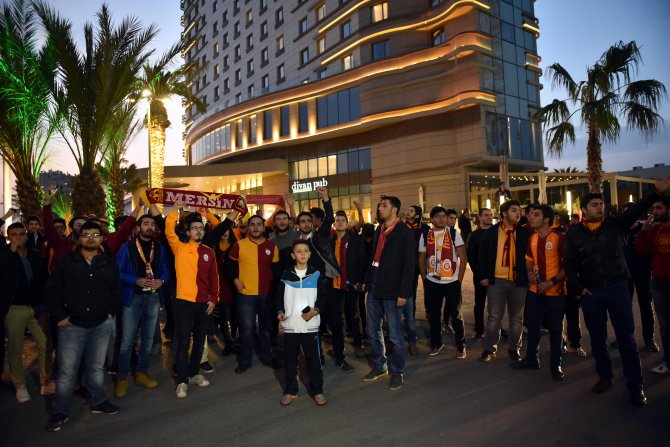 Galatasaray'a Mersin'de coşkulu karşılama