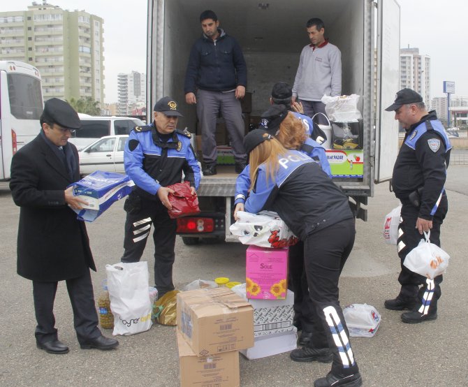 Polis eşlerinden operasyonlarda görevli güvenlik güçlerine hediye