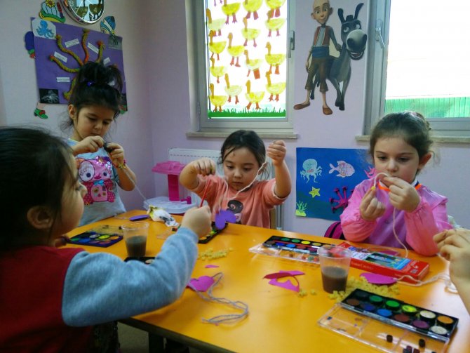 Pursaklar Belediyesi Nezaket Okulu'nun öğrencileri eğlenirken öğreniyor