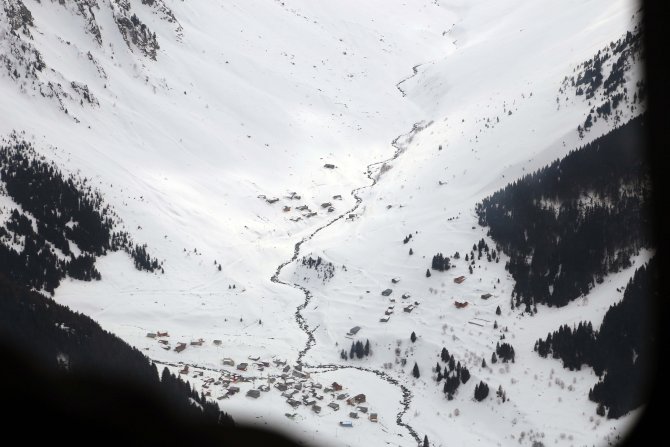 Kaçkarlar'a havadan "helikayak" incelemesi