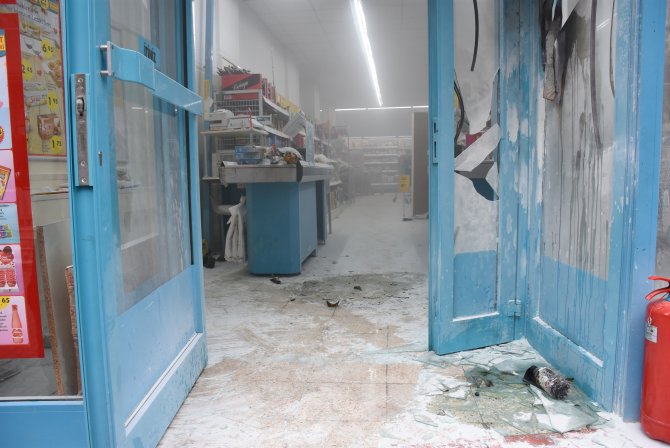 Nusaybin’de markete molotofkokteyli saldırı