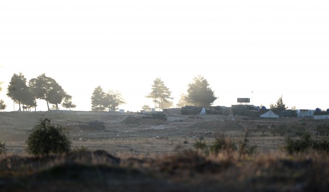 Azez'deki PYD mevzilerine top atışı