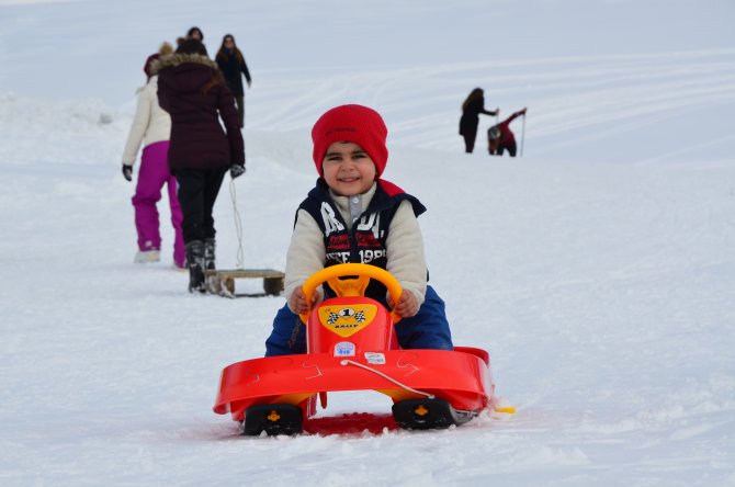 Hakkari'de kayak keyfi