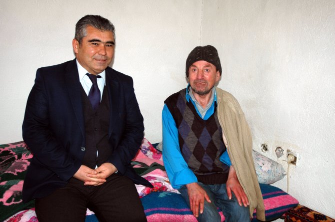 Yalnız yaşayan engelliye belediye başkanı sahip çıktı