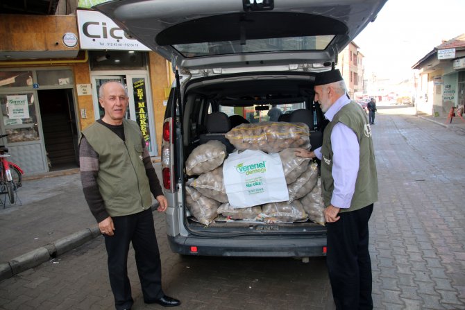 Şarkışla'da sığınmacılara patates yardımı