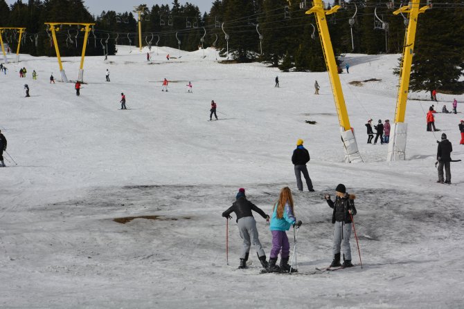 Uludağ'da azalan kar tatilcileri etkilemedi
