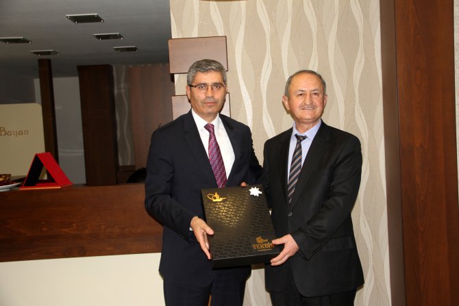 Emekliye ayrılan Suşehri Müftüsü Civriz'e veda programı