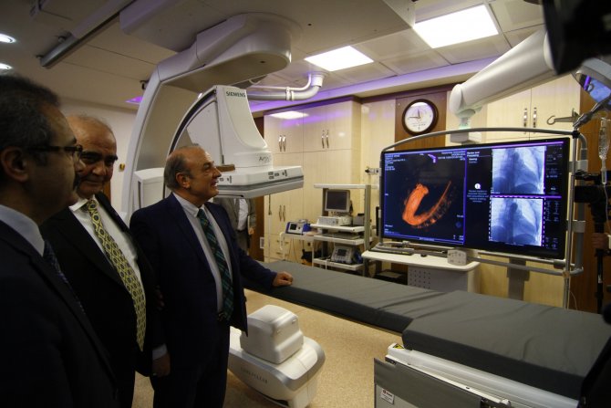 GAÜN'e üç boyutlu anjiyo cihazı alındı