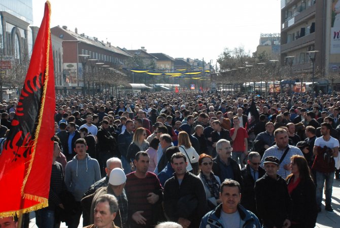 Kosova'da hükümet karşıtı protesto