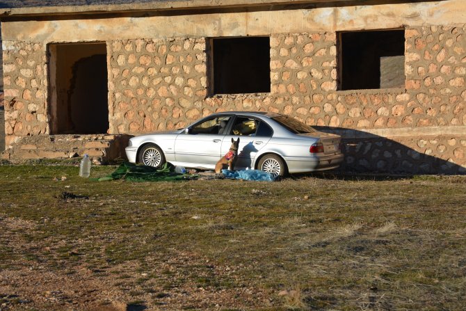 Otomobildeki bomba fünyeyle infilak ettirildi