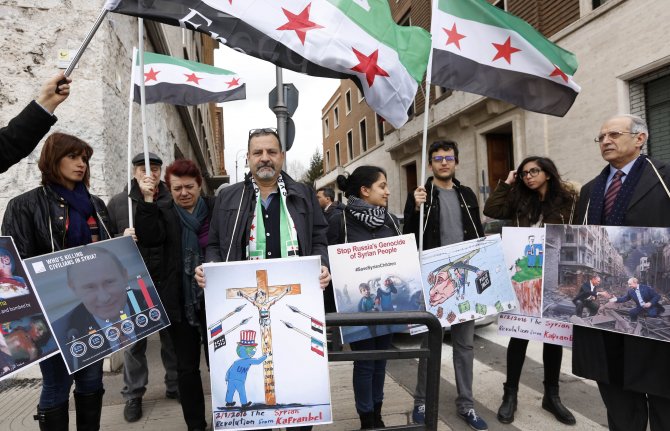 Roma'da Rusya'ya Suriye protestosu