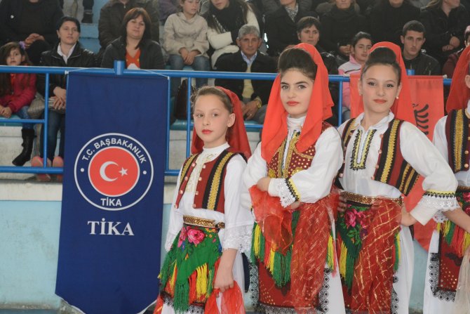 TİKA'dan gayrimüslim çocuklara giyim ve gıda desteği