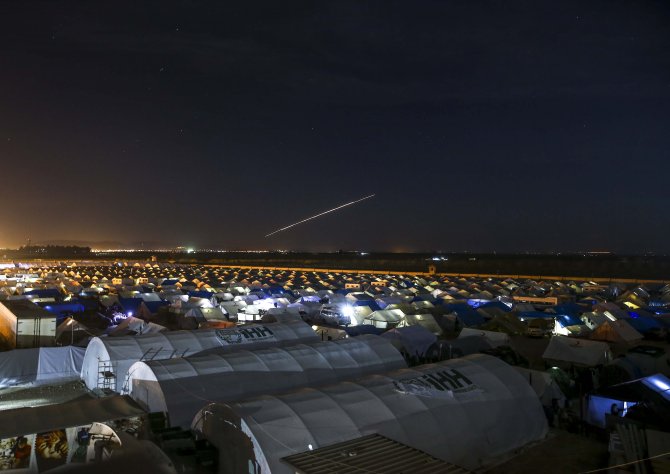 Azez'deki PYD mevzilerine top atışı