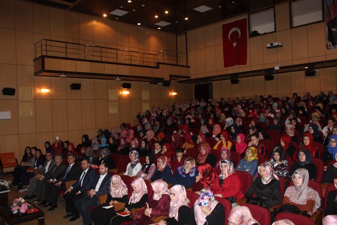 "Namaz" konulu konferansına yoğun ilgi
