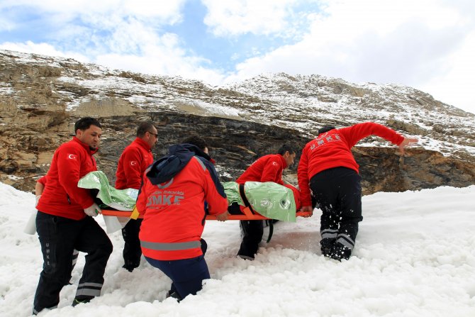 Hakkari'de çığ tatbikatı