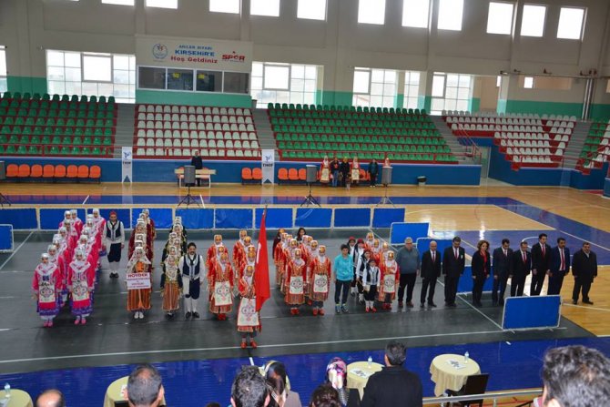 Kırşehir'de halk oyunları yarışmaları