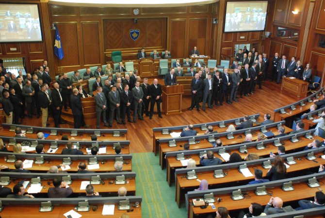 Kosova Meclisinde gerginlik