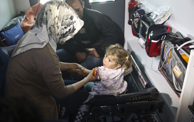 Burnuna nohut kaçan çocuğun imdadına zırhlı ambulans yetişti