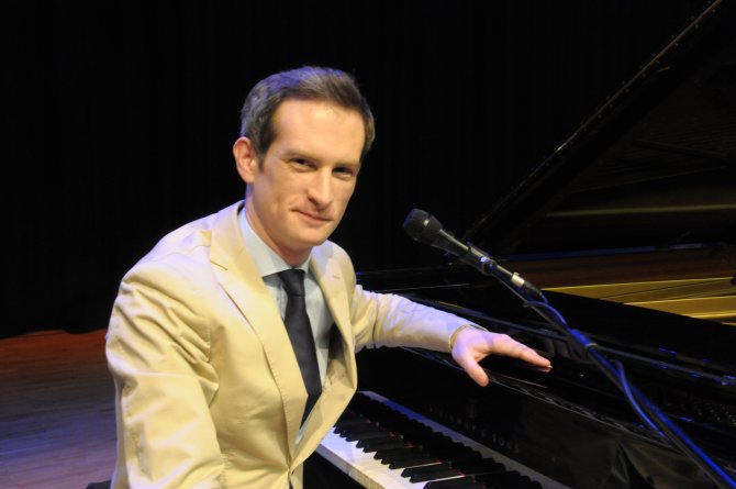 Anthony Strong, İstanbul'da konser verdi