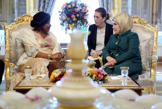 Emine Erdoğan, Gine Cumhurbaşkanı'nın eşiyle görüştü