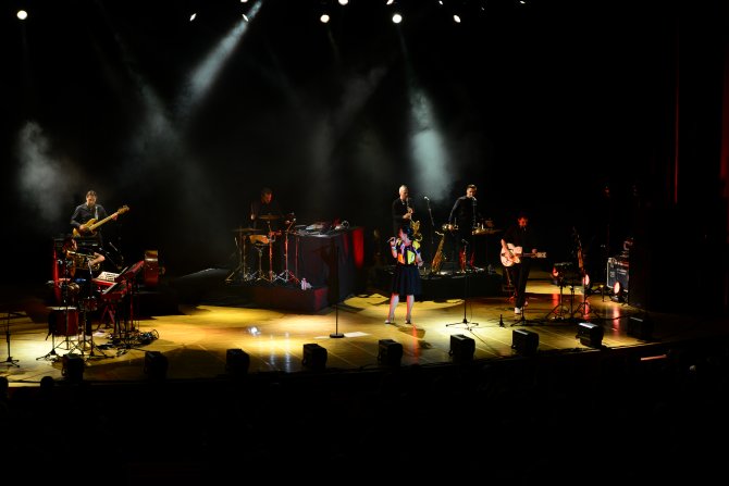 Caro Emerald İstanbul'da konser verdi