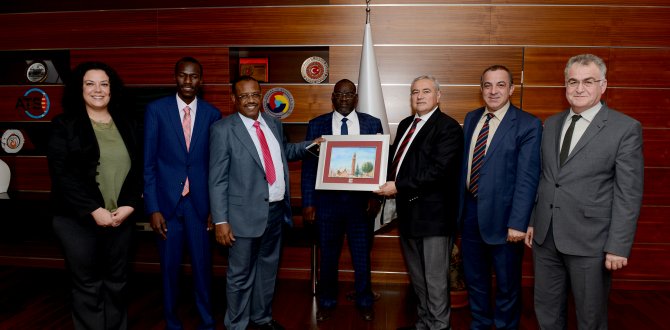 Çad'dan Antalyalı iş adamlarına yatırım daveti