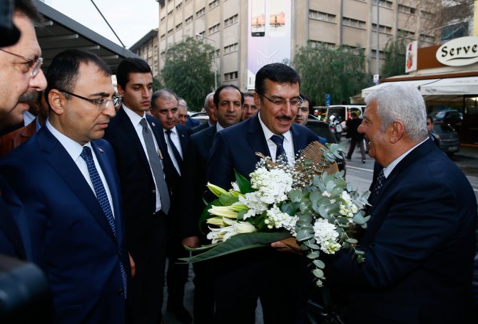 Gümrük ve Ticaret Bakanı Tüfenkci İzmir'de