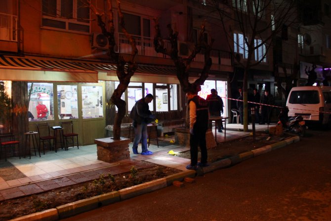 Manisa'da kahvehaneye silahlı saldırı: 2 yaralı