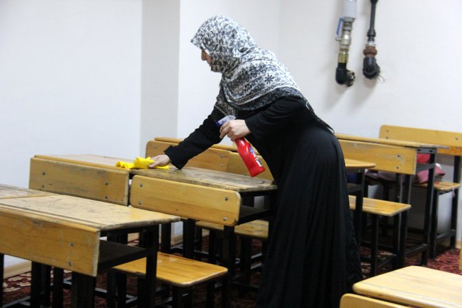 28 Şubat mağduru, Kur'an kursu temizliyor